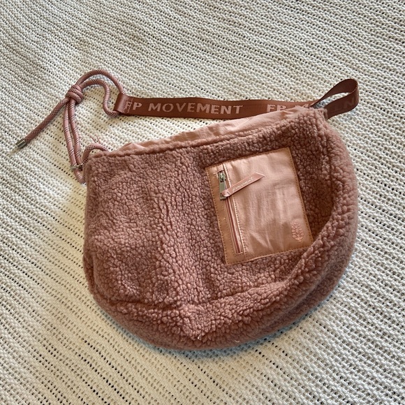 Free People Movement Slopes Sherpa Sling Bag Gem/Mauve Utility New No Tags - Picture 3 of 14